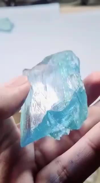 Обложка видео: Красивые и неповторимые, каждый раз своеобразные, разноцветные, иногда с плеохроизмом