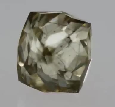 Обложка видео: Алмаз Fancy Light brownish greenish yellow 2,01 ct, из Зимбабве, имел октаэдральное включение…